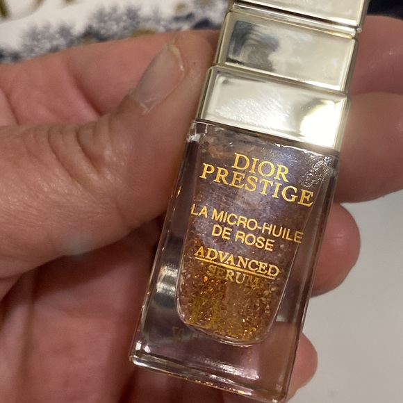 DIOR Holiday Gift Bag Bundle-2021 - Picture 3 of 8